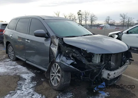 2015 Nissan Pathfinder S z USA, uszkodzony, nr VIN 5N1AR2MM1FC618773